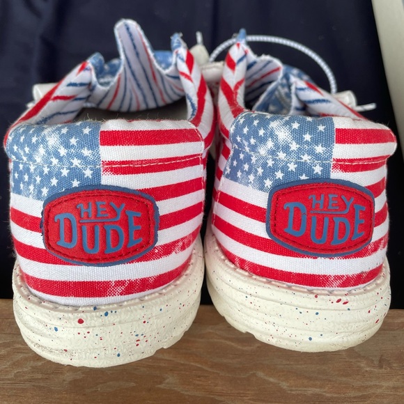 Wally Patriotic Stars and Stripes Hey Dude 13 - Picture 1 of 13